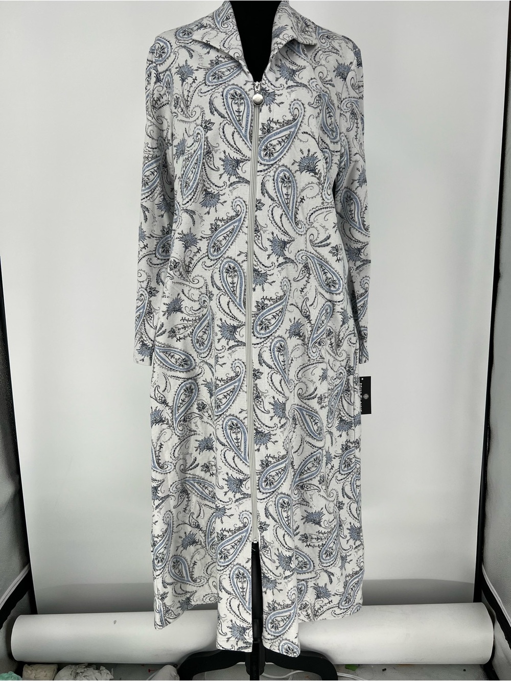 Miss Elaine Blue and White Long Sleeve Zip-Front Paisley Robe